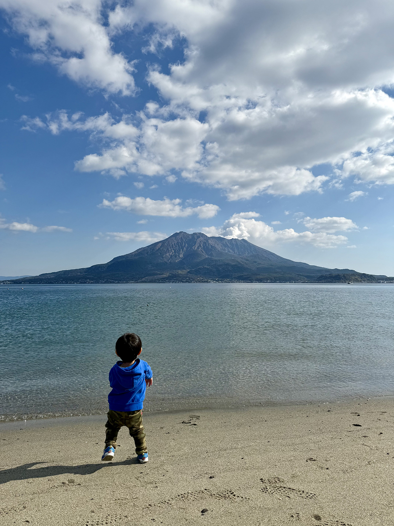 磯海水浴場などから眺める桜島と錦江湾