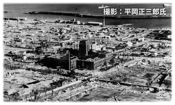 焼け野原と化した市役所の周辺 撮影:平岡正三郎氏