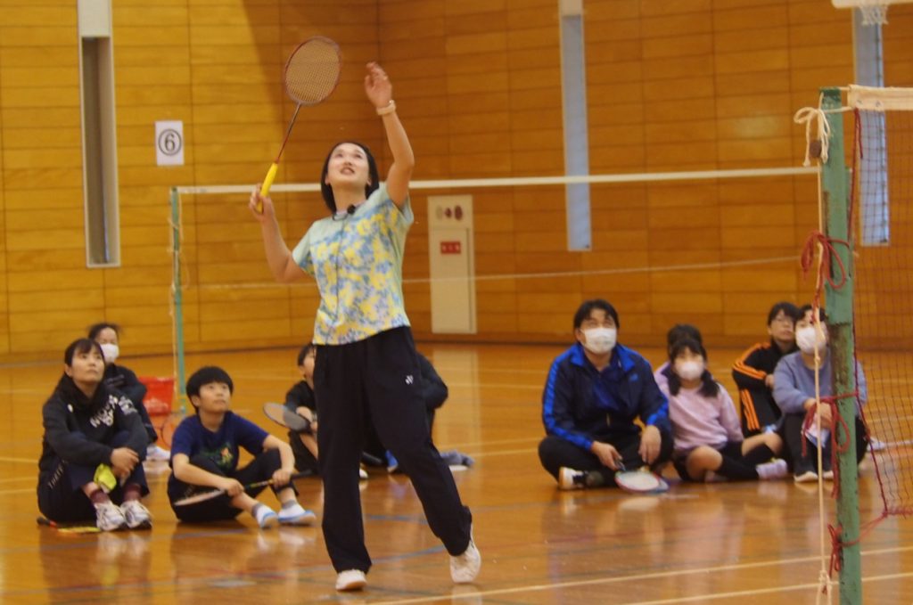 ①かごスポ親子教室～みんなでバドミントン～ 