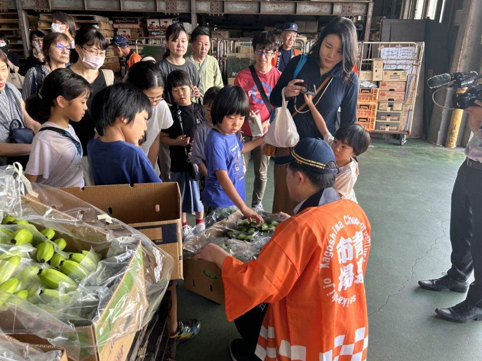 中央卸売市場開設90周年記念青果市場見学ツアー