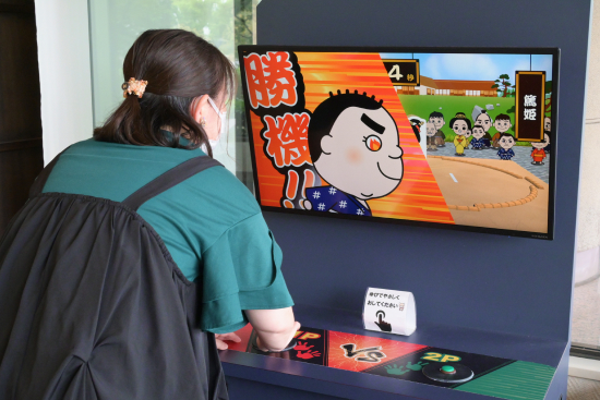 偉人のキャラクターを使って対戦できるゲームコーナー