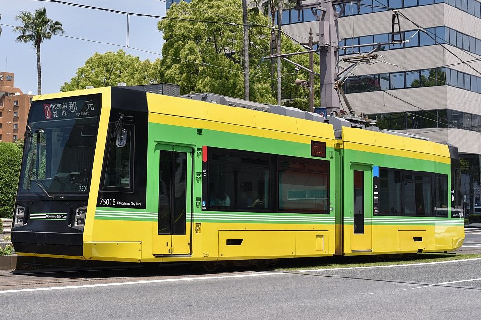 忘年会の帰りはイレブン電車のご利用を