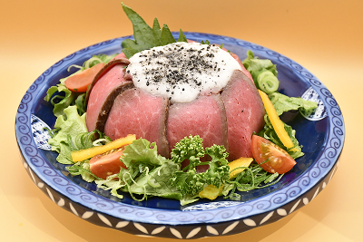 至福の肉の山、桜島ローストビーフ丼