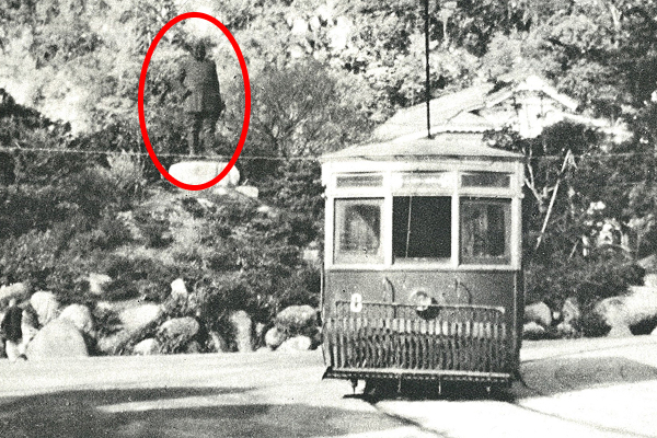 西郷銅像と路面電車