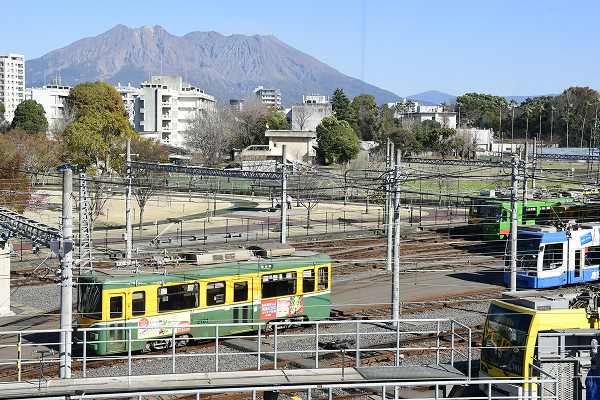 市電と桜島