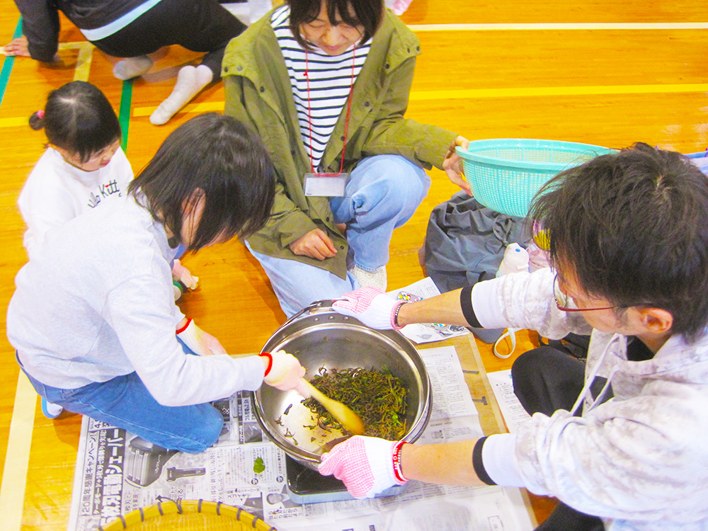 親子で挑戦～お茶作り～