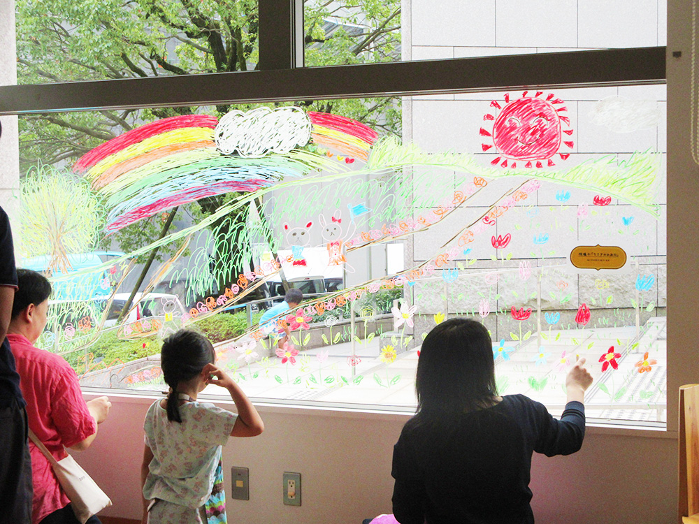 親子でライブペインティング～春をえがこう～