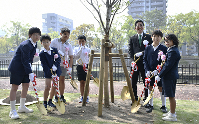 未来へつなぐ、子どもたちの桜