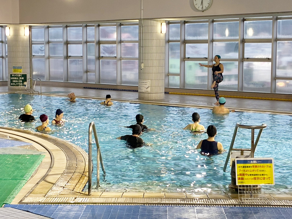 水の特性を生かした水中運動体験講座