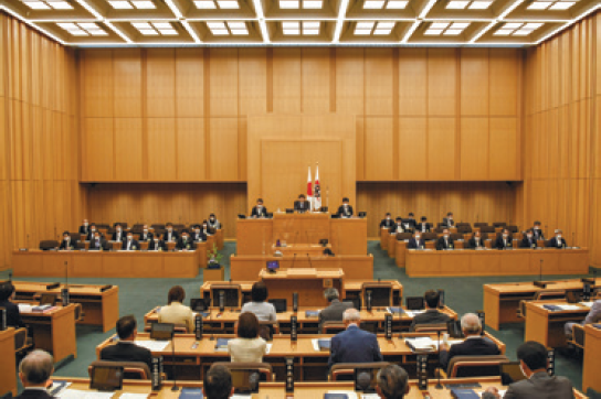 議会中継をご覧ください